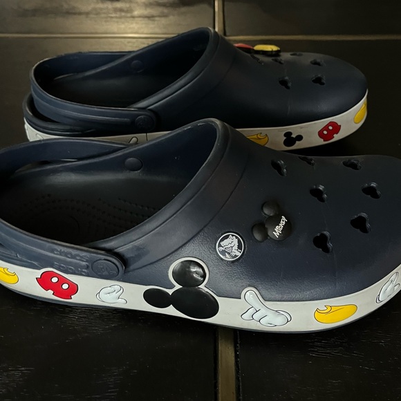 Crocs Disney Collection - Picture 2 of 3